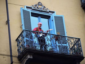 Italians Singing from their Balconies while Locked Down